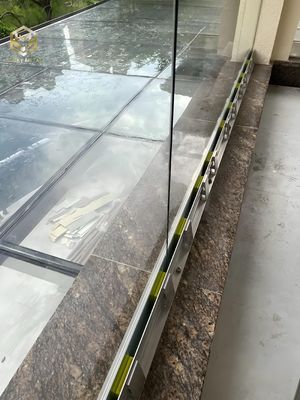 Height-Adjustable Aluminum Glass Pool Fence 1.2m For Sloped Ground
