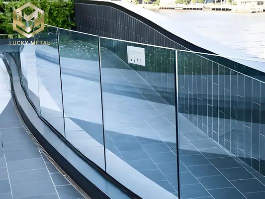 Customizable Size Powder-Coated Aluminum Glass Fencing For Commercial Use