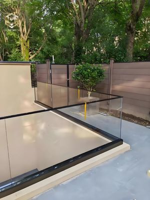 Tempered 12mm Glass Aluminum Balcony Fence With Anti-Corrosion Frame