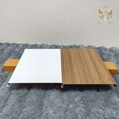 Placas de aluminio de grano de madera de estilo americano. Techo integrado para cocina / balcón baño con diseño de baldosas de cuadrícula.